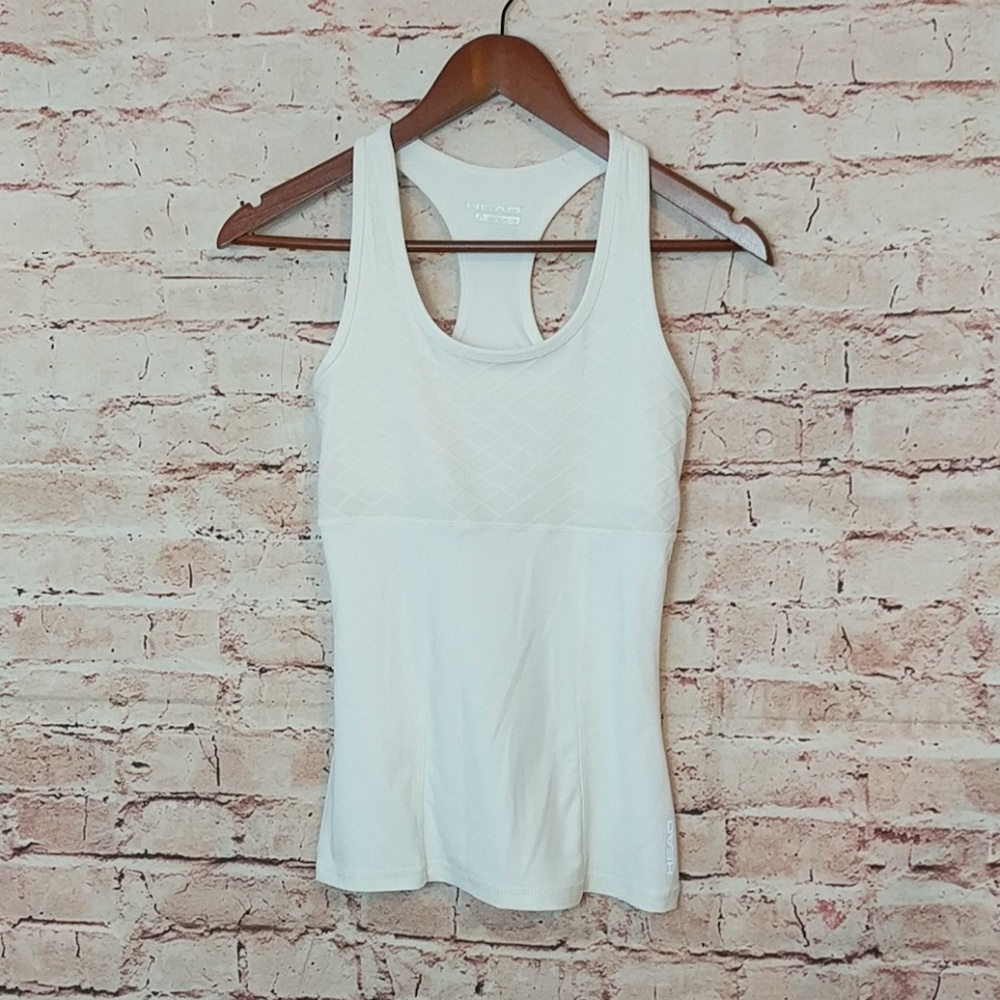 Fitted workout white tanktop